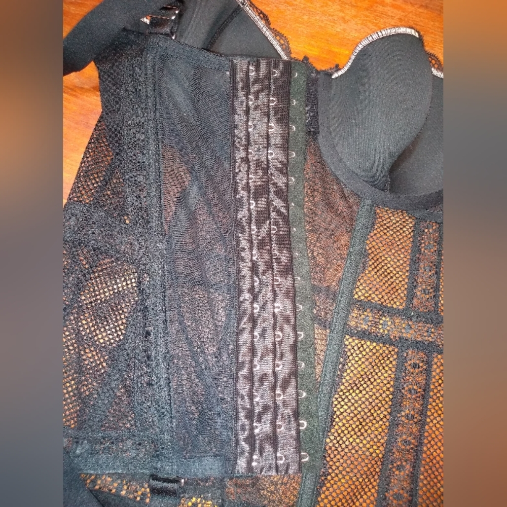 Sexy Black Merry Widow, Corset, No Size 26 Inches Across Breast, Built-I… - Picture 10 of 15
